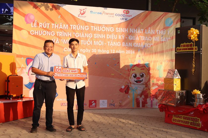 LỄ TRAO GIẢI CHƯƠNG TRÌNH RÚT THĂM TRÚNG THƯỞNG “GIÁNG SINH DIỆU KỲ – QUÀ TRAO MÊ SAY”